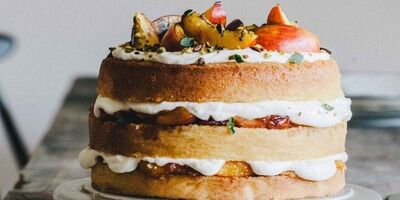 طرز تهیه کیک دو تخم مرغی با ماست