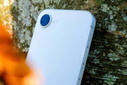 عرضه یک آیفون اقتصادی اما با یک دوربین سلفی حرفه‌ای
