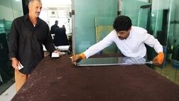 متوسط دستمزد ساعتی شیشه بر درجه یک 47 هزارتومان!