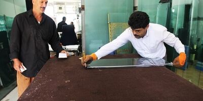 متوسط دستمزد ساعتی شیشه بر درجه یک 47 هزارتومان!