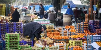 بازار میوه و صیفی در آرامش به سر می‌برد
