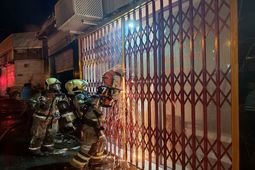 آتش‌سوزی گسترده کارگاه نجاری در خیابان انقلاب مهار شد
