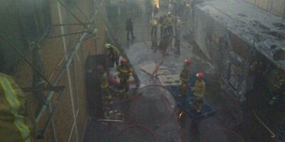 حریق گسترده در انبار مواد غذایی در جاده کرج
