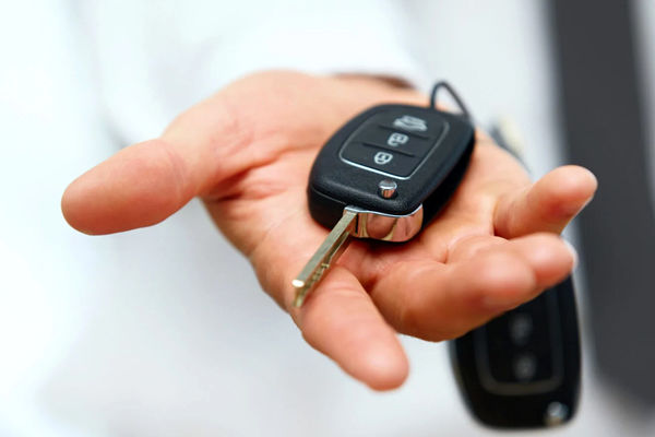 معتبرترین شرکت های لیزینگ خودرو در سال ۱۴۰۴؛ بررسی اعتبار، مقایسه و نکات حقوقی