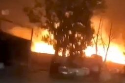 جزئیات آتش‌سوزی در نظرآباد البرز/ ۱۲ واحد ضایعاتی دچار حریق شد
