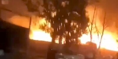 جزئیات آتش‌سوزی در نظرآباد البرز/ ۱۲ واحد ضایعاتی دچار حریق شد
