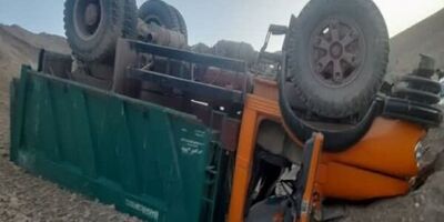 برخورد ۲ کامیون در محور دامغان_شاهرود جان یک نفر را گرفت
