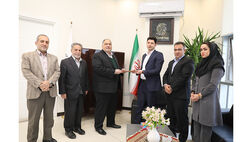 تقدیر بیمه مرکزی از کارشناس صدور خسارت واحد درمان بیمه تجارت‌نو