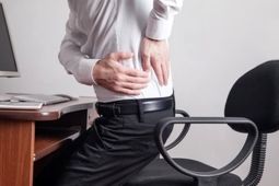 علت کمردرد هنگام نشستن چیست؟ + ورزش و درمان 