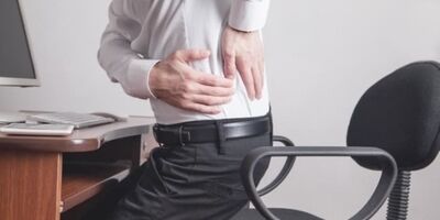 علت کمردرد هنگام نشستن چیست؟ + ورزش و درمان 