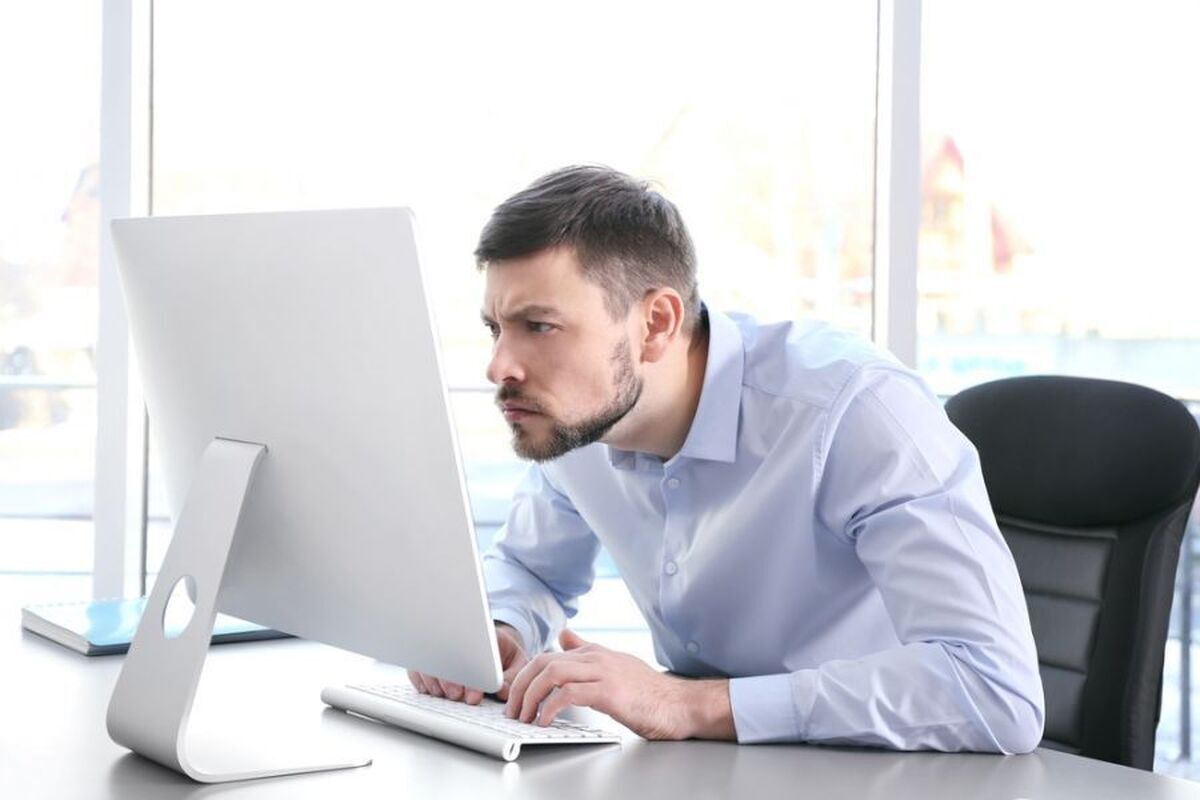 خطر خیره شدن به صفحات نمایش، مانیتور و گوشی