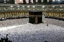 
اعزام حدود ۱۳۱ هزار نفر به حج عمره تا پایان دی‌ماه