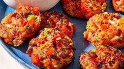 کتلت گوجه فرنگی؛ غذایی خوشمزه و خاص از جزیره سانتورینی یونان

