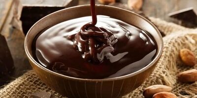 طرز تهیه سس براق شکلاتی فرانسوی برای روی کیک و دسر