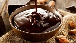 طرز تهیه سس براق شکلاتی فرانسوی برای روی کیک و دسر