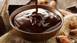 طرز تهیه سس براق شکلاتی فرانسوی برای روی کیک و دسر