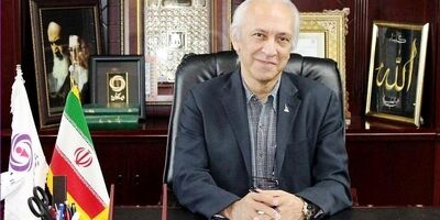 برای حضور افراد تازه نفس کنار می‌روم
