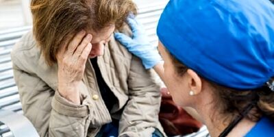 ریزش مو در زنان می تواند نشانه مشکلات بزرگ تر سلامت باشد