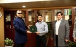 اهداءِ بیمه نامه حوادث انفرادی شلر به نایب قهرمان کشتی جهان
