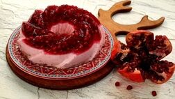 روش تهیه دسر روکر با انار و بیسکوییت
