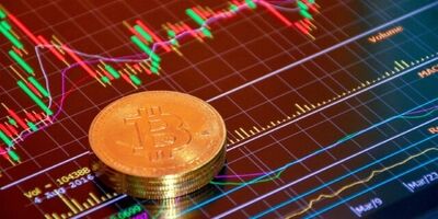 بیت‌کوین به زیر ۹۰ هزار دلار سقوط کرد