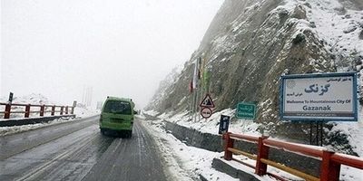 برف‌ و باران در جاده‌های ۷ استان 