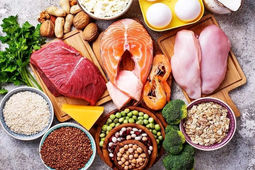 غذاهای پروتئینی مناسب افراد مسن