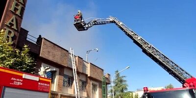 ساختمان یک مرکز درمانی  در خیابان توانیر دچار آتش‌سوزی  شد