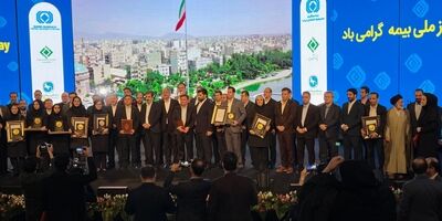 تقدیر از برترین های بیمه پاسارگاد در همایش بیمه و توسعه