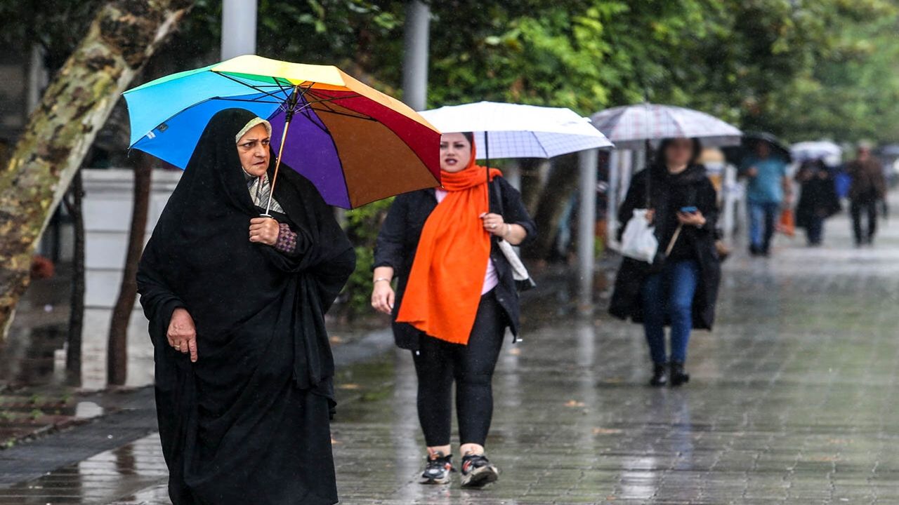 تداوم رگبار باران در نوار شمالی کشور/ کاهش نسبی دما از پنجشنبه
