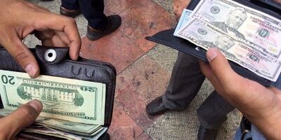 فروش ارز با کارت ملی متوقف شد
