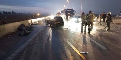واژگونی آتشین پراید در اتوبان قم - تهران