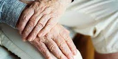علائم اولیه بیماری پارکینسون چیست؟