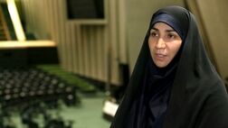 منافع برخی افراد مانع از انتقال بیمه فعلی ایثاگران از دی به ایران است