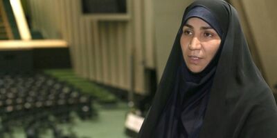 منافع برخی افراد مانع از انتقال بیمه فعلی ایثاگران از دی به ایران است