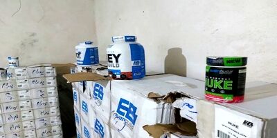 کشف بیش از ۶ هزار قلم مکمل‌ بدنسازی قاچاق در بازار تهران
