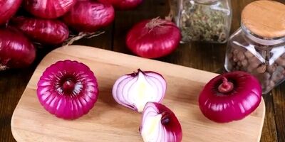 سبزی اشک‌آوری که تاثیر غیرمنتظره بر کلسترول خون دارد
