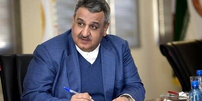 هر کس فکر بیرون کشیدن گلیم خود از آب است