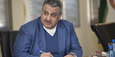 هر کس فکر بیرون کشیدن گلیم خود از آب است