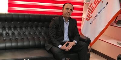 برخی از جراحان در خارج از کشور دست خود را بیمه می کنند