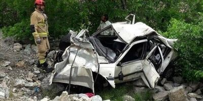 تصادف سواری ۲۰۶ با اتوبوس بی آر تی در بزرگراه چمران تهران