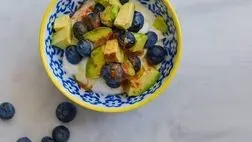 ۸ خوراکی شگفت‌انگیز که پیری را فراری می‌دهند! 