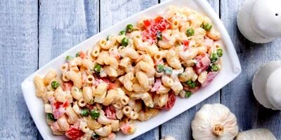 طرز تهیه سالاد ماکارونی با کالباس برای ۴ نفر
