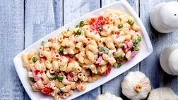 طرز تهیه سالاد ماکارونی با کالباس برای ۴ نفر
