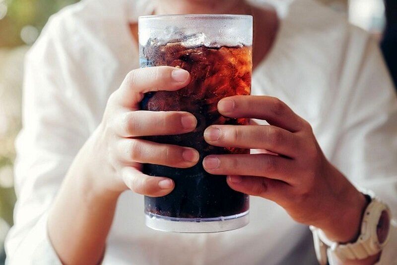 نوشابه های رژیمی؛ خطرناک یا بی خطر برای سلامتی؟