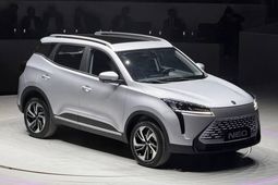 طوفان در بازار خودروی ایران؛ ۲ غول لاکچری به میدان آمدند 