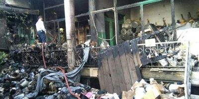 انبار ۱۲۰ متری پارچه بازار تهران در آتش سوخت