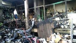 انبار ۱۲۰ متری پارچه بازار تهران در آتش سوخت