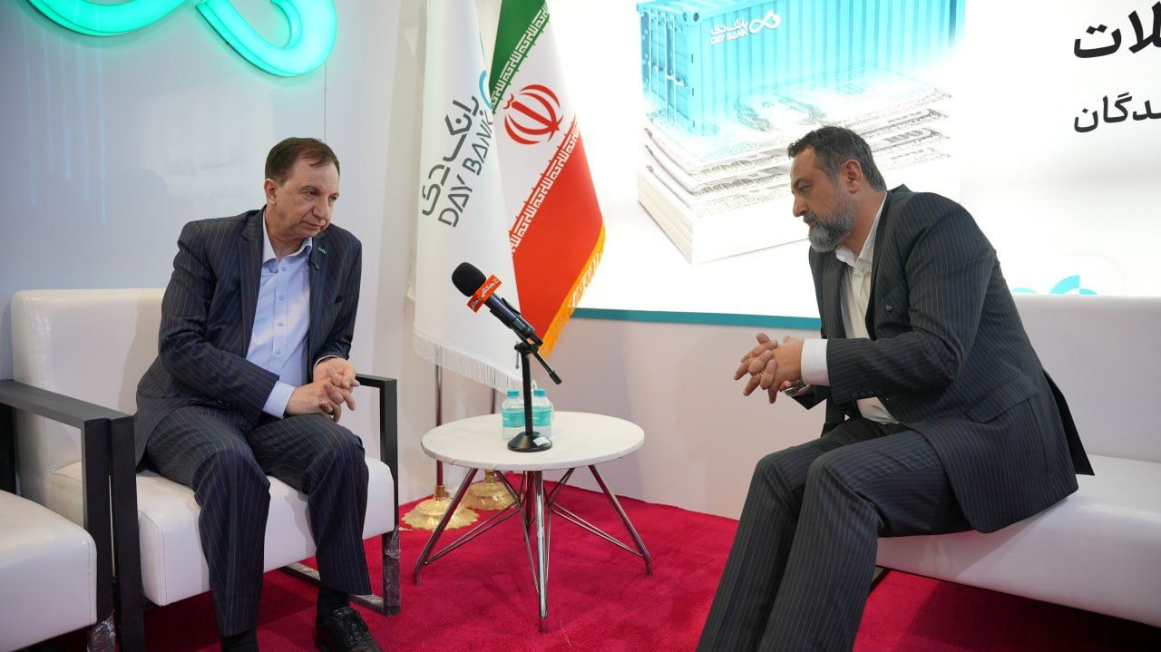 مشتریان بانک دی بزودی تمامی خدمات خودرا بدون حضور درشعبه دریافت می کنند+ فیلم