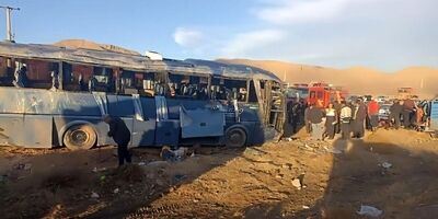 مصدوم شدن ۱۳ دانش‌آموز درتصادف مینی‌بوس مدرسه
